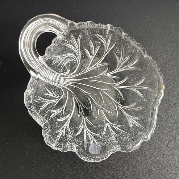 Vintage Indiana Glass Clear Pebble Leaf Nappy Bowl w/ Handle EUC‎ - Picture 1 of 7